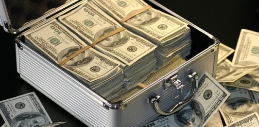 Ile zarabia grafik komputerowy po studiach?